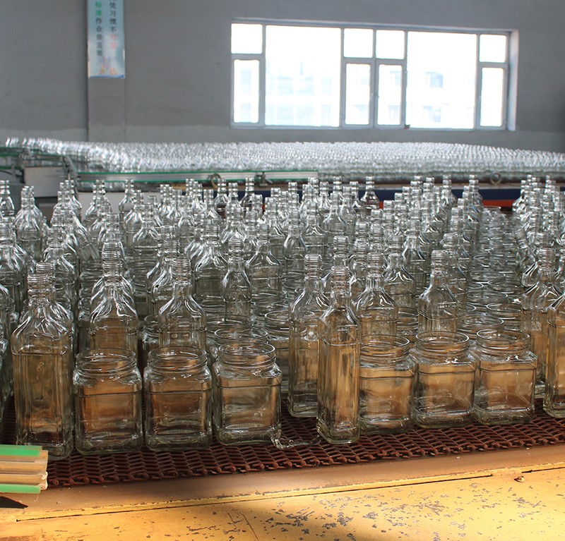 玻璃瓶_饮料瓶_白酒瓶-哈尔滨博瀛玻璃制品有限公司